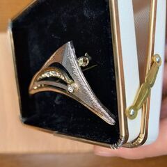 174 ブローチ（石１個欠落）の画像