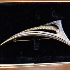 174 ブローチ（石１個欠落）