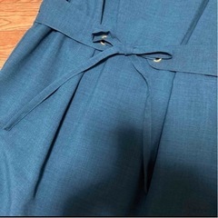 ターコイズグリーンのコクーンワンピースの画像