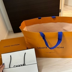 VUITTON CHANEL 紙袋とボックス
