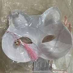 光る狐のお面の画像