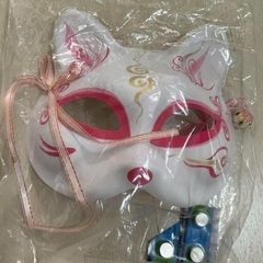 光る狐のお面の画像