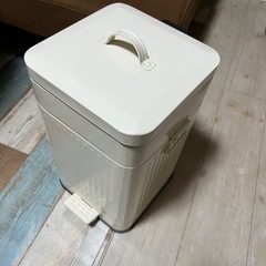 ゴミ箱の画像