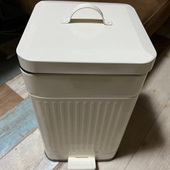 ゴミ箱の画像
