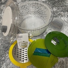 サラダスピナー、スライサー、おろし器のセット