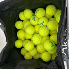 テニスボール収納バッグ、中身のテニスボール65個付きの画像