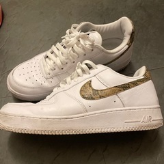 NIKEエアフォース1スニーカーの画像