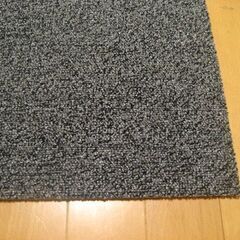日本製タイルカーペット厚み6.5㎜・1枚２００円・在庫２７枚（１５０２）未使用品の画像