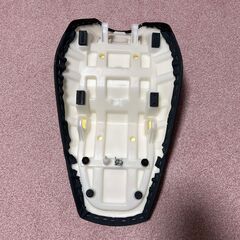 ◆美品： SUZUKI V-STROM650XT用 ハイシートの画像