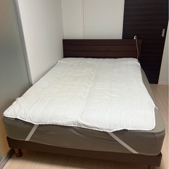 ニトリ　マットレス　Nsleep    
ダブルベッド　ブラウン　木目　木材の画像
