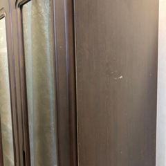 ガラス扉付き本棚の画像