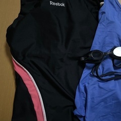 Reebok水着、ヨガウエア、ゴーグル3点セットの画像