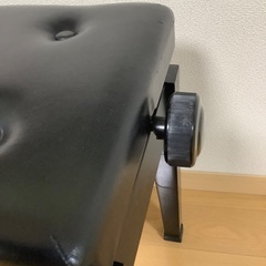 ピアノ椅子　高さ調節可能の画像