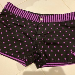 リバーシブル⭐︎ロキシー ROXY  ショートサーフパンツ　一枚二役 パープル＆黒　サイズMの画像