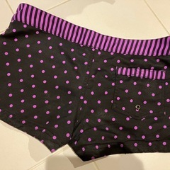 リバーシブル⭐︎ロキシー ROXY  ショートサーフパンツ　一枚二役 パープル＆黒　サイズMの画像