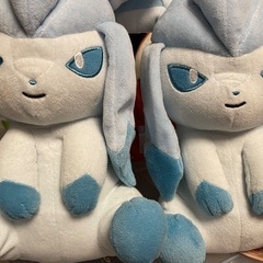 ぬいぐるみ、ヘッドセット、カードの画像