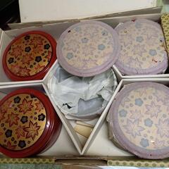 漆塗り風お料理箱の画像