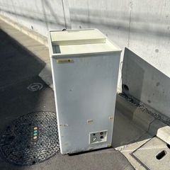 縦型冷凍庫60リットルの画像