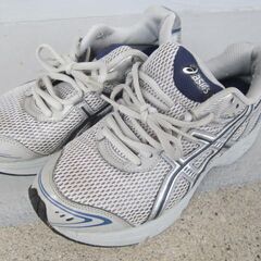 ASICSランニングシューズ