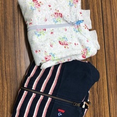 女の子のパーカー　2枚セット
