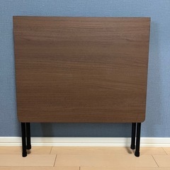 【無料】折りたためるテーブルの画像