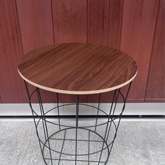 オシャレなサイドテーブルの画像