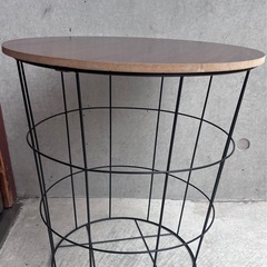 オシャレなサイドテーブルの画像