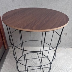 オシャレなサイドテーブルの画像