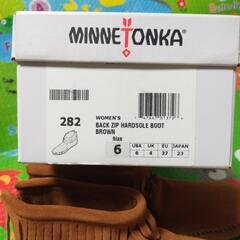 ミネトンカ 新品 バックジッパー スエードブーツ 282ブラウンの画像