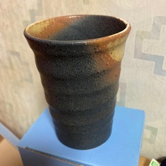 陶器のコップ二つの画像