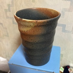 陶器のコップ二つの画像