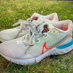 明日処分します　数回使用のみ NIKE 23cm ゴルフシューズ ランニングシューズ　ナイキ スニーカー レディース 女性 靴 スポーツ ジム  ブランド の画像