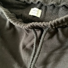 RVCA(ルーカ）ブラックのスカート の画像