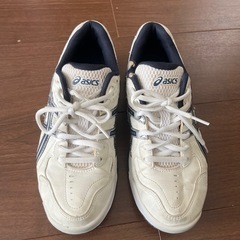 asics テニスシューズ　多分オールコート　室内使用の画像