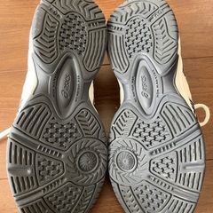 asics テニスシューズ　多分オールコート　室内使用の画像