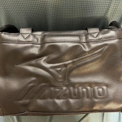 ２回ほど使用　値下げ19,800円→17,800円→16,800円→15,000円→13,500円→期間限定値下12,500円　反対側にミズノのビックロゴ　ミズノプロ　スポーツ用　野球　バック ボストンバッグ 黒 ショルダー 大容量 ブラックの画像