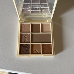 ブラウン系アイシャドウの画像