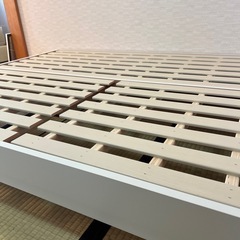 ダブルベッドフレームの画像