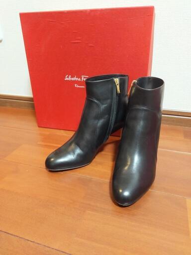 フェラガモ　ブーツ黒　24cm
