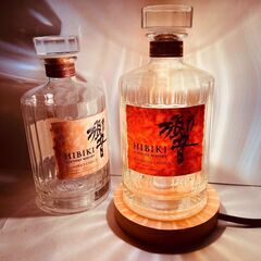 LEDオリジナルボトルランプ　テーブルランプ　サントリーウイスキー響ブレンダーズ チョイス 43度 700ml　ウッドベース ウィスキー瓶でのハンドメイドデスクランプ　テーブルランプ　インテリア　家庭用コンセントで利用の画像