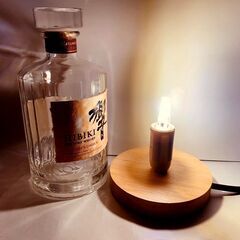 LEDオリジナルボトルランプ　テーブルランプ　サントリーウイスキー響ブレンダーズ チョイス 43度 700ml　ウッドベース ウィスキー瓶でのハンドメイドデスクランプ　テーブルランプ　インテリア　家庭用コンセントで利用の画像