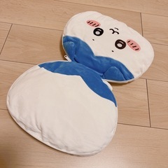 ちいかわ　ハチワレ　リバーシブルクッションの画像