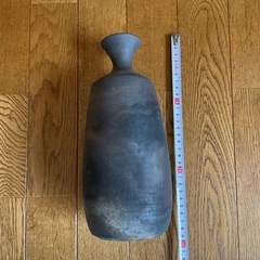 焼き物の花瓶の画像