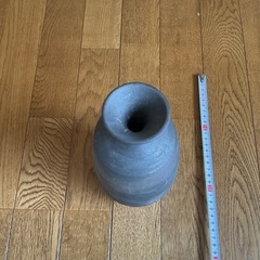 焼き物の花瓶の画像
