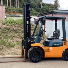 【T-0049】TOYOTA　7FD25　ディーゼル（軽油）GENEO25　2.5t フォークリフト　MT　最大揚高4m　ノーパンクタイヤ　フロントWタイヤの画像