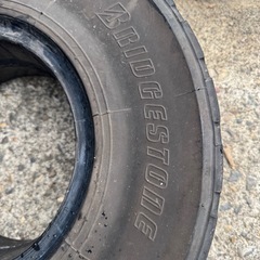 フォークリフト、ノーパンクタイヤの画像