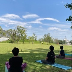青空ヨガ @四日市中央緑地公園 土曜日開催‼️ - スポーツ