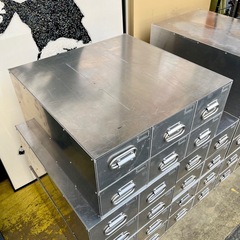 【再投稿済み】【武蔵小山店】 在庫5点 アルミトレー フリーズ超低温槽 TN-72U 耐久性トレー アルミ製トレー 冷凍保存 食品保存 業務用冷凍庫 アウトドア用冷凍トレー アイスクリーム保存 超低温保存 アルミ 引出し ドロワー 小物入れ 各売り の画像