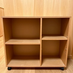 キャスター付き　収納棚