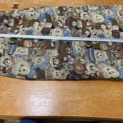 クマの絵柄のロングスカートの画像